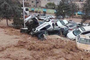 İran'daki selde &ouml;l&uuml; sayısı 17'ye y&uuml;kseldi
