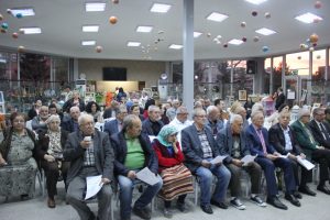 Bursa'da g&ouml;n&uuml;ll&uuml;ler yaşlıları ziyaret etti