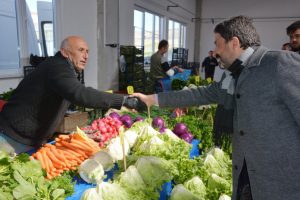Eskişehir Kırka kapalı pazar yeri esnafı da vatandaşı da memnun etti