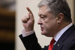Poroşenko, d&uuml;şmanlarını &ouml;l&uuml;mc&uuml;l silahla tehdit etti