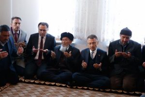 Cumhurbaşkanı Yardımcısı Oktay, taziye ziyaretinde bulundu