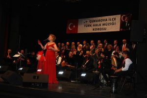 T&uuml;rk Halk M&uuml;ziği Korosundan muhteşem konser