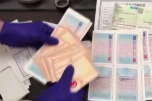 Kalpazanlara şok baskın! Binlercesi ele ge&ccedil;irildi