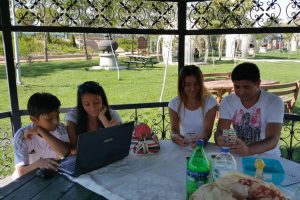 Vatandaşlar &uuml;cretsiz internetin keyfini &ccedil;ıkarıyor
