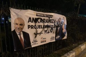 AK Parti afişlerine saldırı
