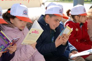 Yalovalı &ouml;ğrenciler okuyarak mesaj verdiler