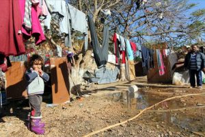 Evlerine d&ouml;nen yarım milyon Libyalı insani yardıma muhta&ccedil;