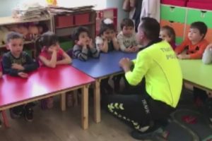 Miniklerin, ailelerini Trafik polisine şikayetleri g&uuml;ld&uuml;rd&uuml;
