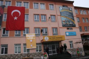 Umre &ouml;d&uuml;ll&uuml; yarışmaya b&uuml;y&uuml;k ilgi