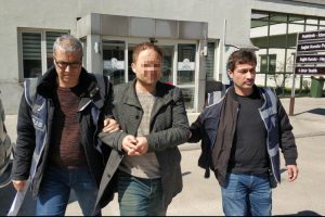 67 yakalama kararı bulunan su&ccedil; makinesi hakim karşısında