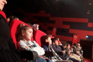 Sapanca'nın &ccedil;ocukları tiyatroda buluştu