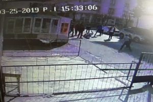 Kız arkadaşını bekleyen genci &ouml;ld&uuml;rd&uuml;! Sebebi ise...