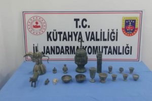 Otomobilde tarihi eserler ele ge&ccedil;irildi