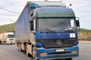 BM'den İdlib'e 22 TIR insani yardım