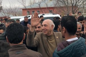 AK Parti'li İrfan Kartal gen&ccedil;lerle buluştu