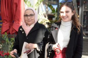 Alina Boz'un parmağındaki y&uuml;z&uuml;k dikkat &ccedil;ekti!