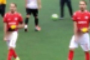 Cinsel organını g&ouml;steren futbolcuya 10 ma&ccedil; ceza