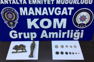 Hediyelik eşya d&uuml;kkanında tarihi eser operasyonu