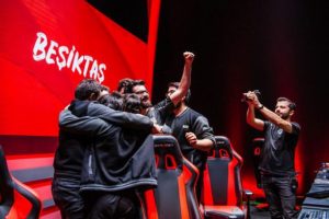 Beşiktaş Esports, LoL takımına menajer, ko&ccedil; ve analist arıyor