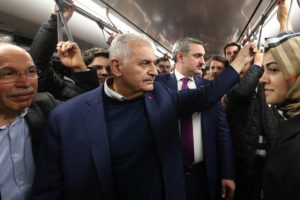 Binali Yıldırım, mitinge metroyla gitti