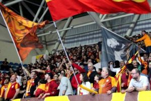 Galatasaray taraftarından lise tepkisi