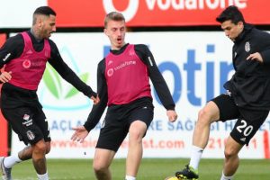 Beşiktaş 15 eksikle &ccedil;alıştı