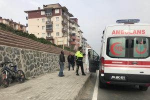 Bisikletiyle y&uuml;ksekten d&uuml;şen 9 yaşındaki &ccedil;ocuk yaralandı