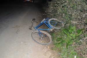 Otomobilin &ccedil;arptığı bisiklet s&uuml;r&uuml;c&uuml;s&uuml; yaralandı