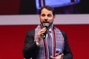 Bakan Albayrak: Sizden isteğimiz Cumhurbaşkanımızla dimdik, omuz omuza y&uuml;r&uuml;menizdir