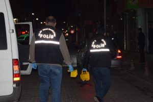 Sokak ortasında rastgele ataş a&ccedil;tı