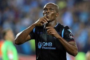 Trabzonspor'da lisans krizi &ccedil;&ouml;z&uuml;l&uuml;yor