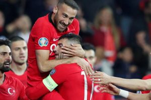 Cenk Tosun: Emre Bel&ouml;zoğlu ve Burak Yılmaz okul gibi