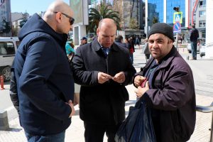 Paranın gizlendiği yer zabıtalara bile "Yok artık" dedirtti