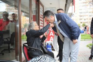 CHP'li Sandal'dan "Bayraklı Dayanışma Kart" projesi