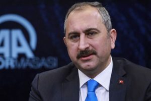 Bakan G&uuml;l: Firari 107 kişinin T&uuml;rkiye'ye getirilmesi sağlandı