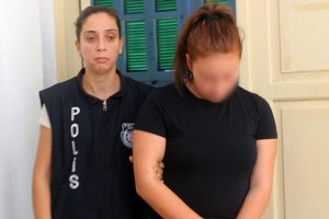 Hayalim katil olmaktı diyerek &ouml;n&uuml;ne geleni bı&ccedil;aklayan liseliye 5 yıl ceza