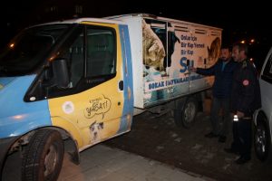 Vatandaşlar, patisi kırık yavru k&ouml;pek i&ccedil;in seferber oldu