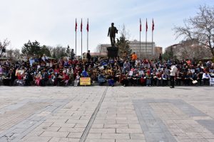 Yemek yemeyip, kitap okudular