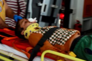 Bursa'da yola fırlayan k&uuml;&ccedil;&uuml;k &ccedil;ocuğa otob&uuml;s &ccedil;arptı