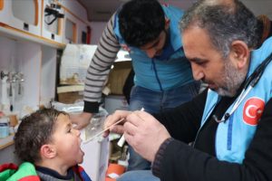 T&uuml;rkiye Diyanet Vakfı Suriye'de 40 binden fazla yetimi muayene etti