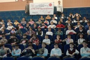 Dezavantajlı 150 &ccedil;ocuk sinema izledi