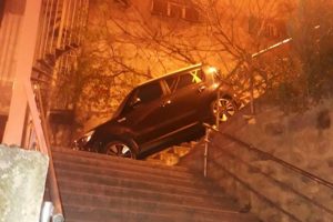 İlgin&ccedil; kaza! Merdivenleri yol sanınca...