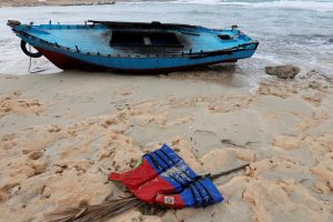 AB Libya'da kurtarma operasyonlarına ara verdi