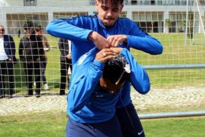 Antalyaspor antrenmanında yumurtalı kutlama