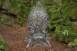 Game of Thrones'un gizlenen tahtlarından bulunmayan son bir taht kaldı