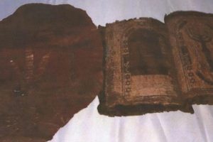 Afyonkarahisar'da 1300 yıllık Tevrat ele ge&ccedil;irildi