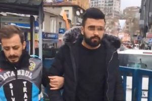 Kız arkadaşını korkutan trafik magandası g&ouml;zaltına alındı