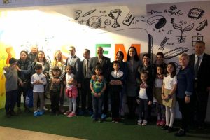 &Ouml;ğrenciler aileleri birlikte STEM dersine giriyor
