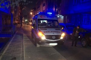 K&uuml;&ccedil;&uuml;k&ccedil;ekmece'de bı&ccedil;aklı kavga! Yaralılar var