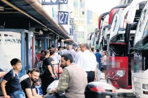 T&uuml;m ulaşım yolları doldu... Se&ccedil;ime gidiyorlar!